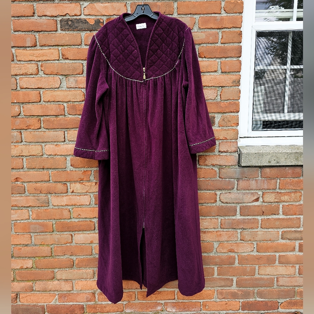 VTG Vanity Fair Velour Lounge Coat | Maroon Quilted Full-Zip Housecoat Robe